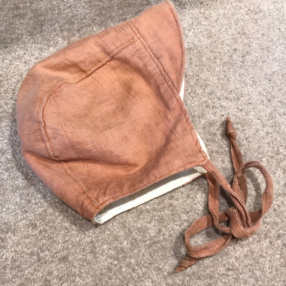 Rain people linen bonnet.